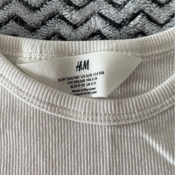 Like New, Kids H&M Ribbed Knit White Crewneck Tank Top in size 8-10 - Picture 5 of 6